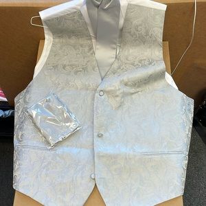 PlatinumSatin Paisley Tuxedo Vest and Ascot and Hanky XXL New